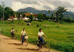 Laos Discovery Tour (Siam Sun Tous, Chiangmai, Northern Thailand) lao702_2.jpg (16047 Byte)