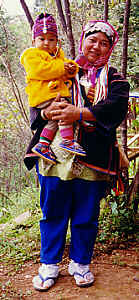 Akha auf dem Berg Thung im Bezirk Mae Sai, Provinz Chiang Rai  (13.7 K)